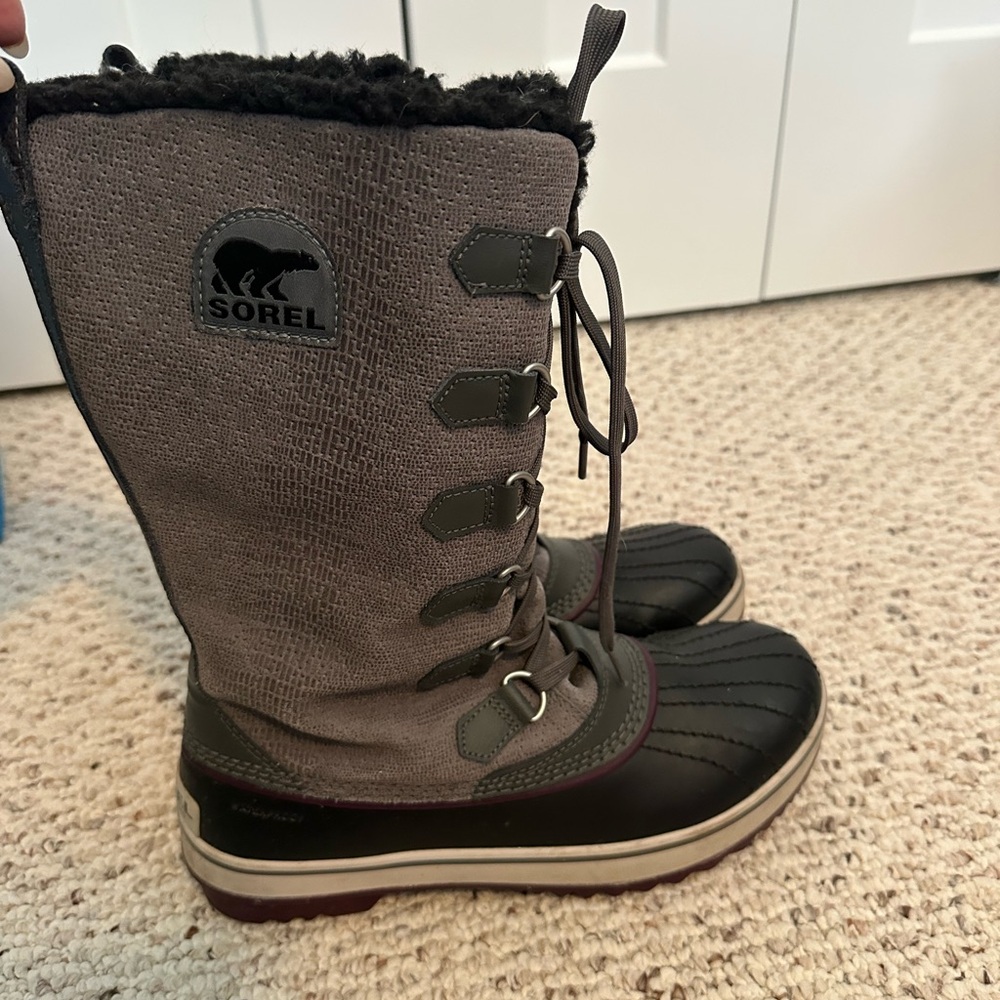 Sorel Women’s Tivoli IV Tall Lace-Up Winter Boots in Quarry/Purple Dalia 9‎
